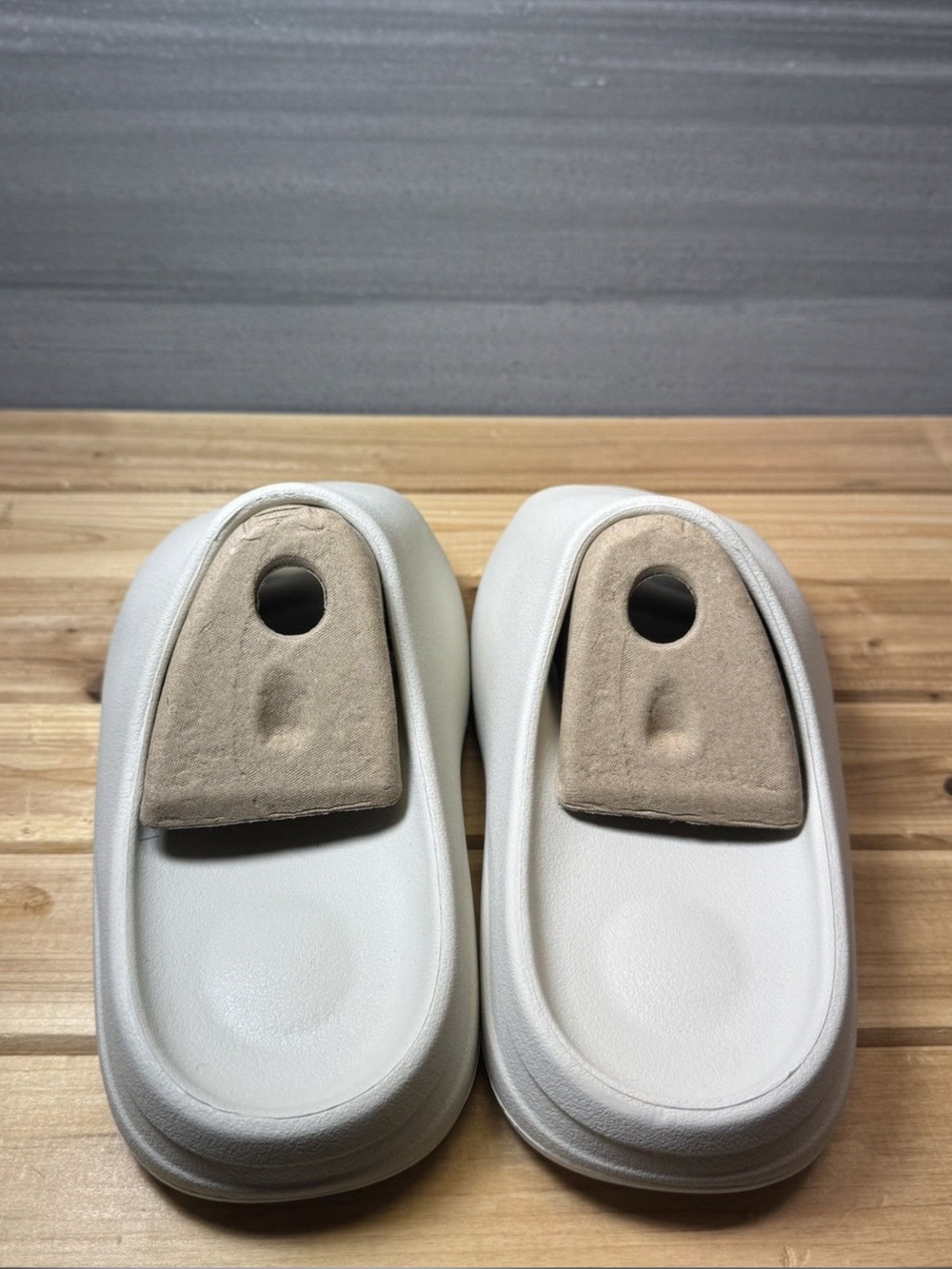 YS-01 Slides – Cream – Brand New – 6-10 - Picture 2 of 5